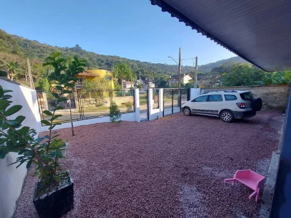 Imagem Casa container com 3 dormitórios sendo 1 suíte e 4 vagas Estaleirinho em Balneário Camboriú/SC