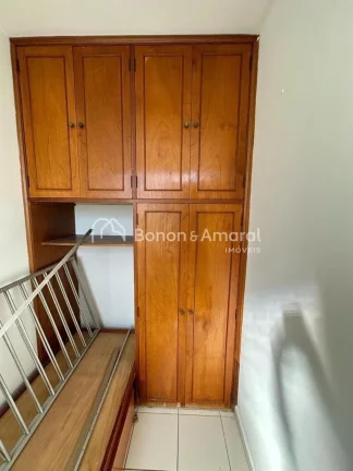 Imagem Em localização privilegiada, este apartamento oferece ambientes amplos, bem arejados e iluminados ...