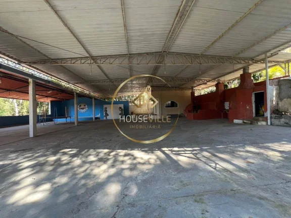 Imagem Chácara em Jacareí, 3 Casas (Sendo 10 Dormitórios), 108.900m².