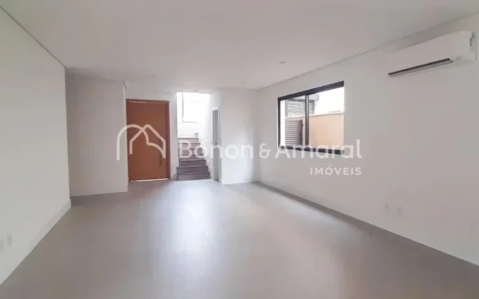Imagem Aconchegante casa para venda em Sousas, com 200 m² de área construída. A residência possui livin...