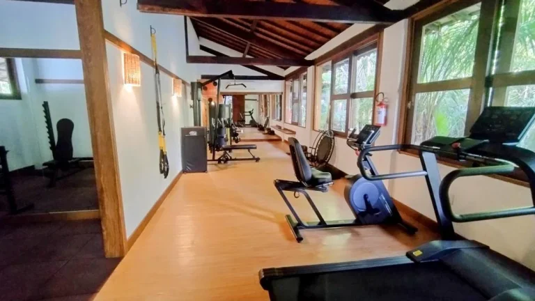 Imagem Casa em condomínio à venda na Praia do Forte bairro Açu da Torre -BA
