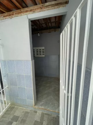 Imagem Espaçosa Casa à Venda no Bairro Coroa do Meio