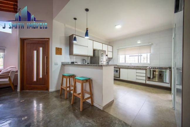 Imagem Casa com 3 dormitórios, sendo 1 suíte para venda - Impecável