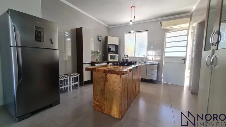 Imagem Casa Espaçosa com Edícula e Amplo Pátio - Bairro Nossa Senhora do Perpétuo Socor