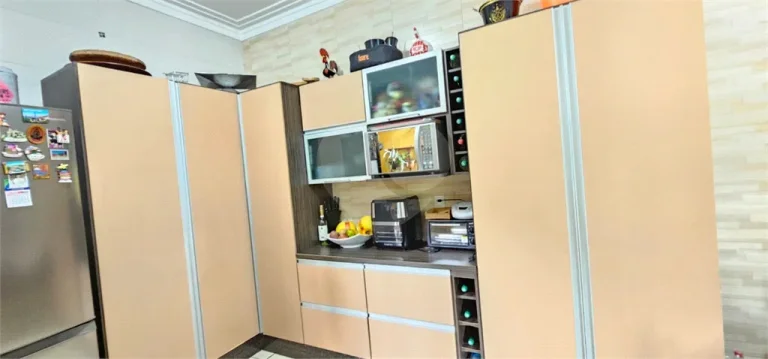 Imagem Casa para alugar com 5 quartos, sendo 2 suítes, em Alto da Lapa, São Paulo - SP