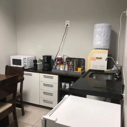Imagem Sala comercial com móveis planejados e excelente localização na Torre - SA0037