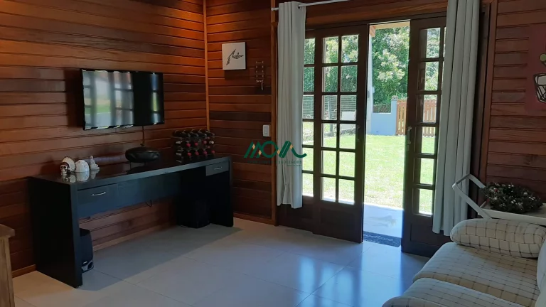 Imagem Casa com Piscina em Itapoá