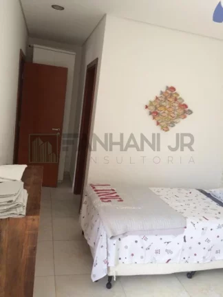 Imagem Venha se encantar com esta deslumbrante casa localizada no exclusivo Condomínio Yacamim, em Ilhabela, que oferece uma vista espetacular para o mar. E
