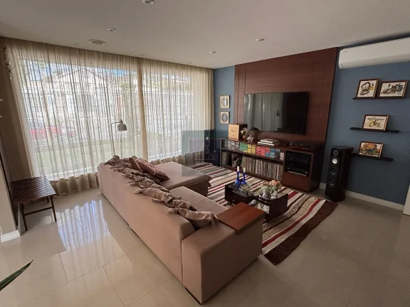 Imagem Residência térrea de Alto Padrão - JARDIM SOCIAL. 250m² privativos. 4 vagas. 4 quartos sendo 1 suíte Master.