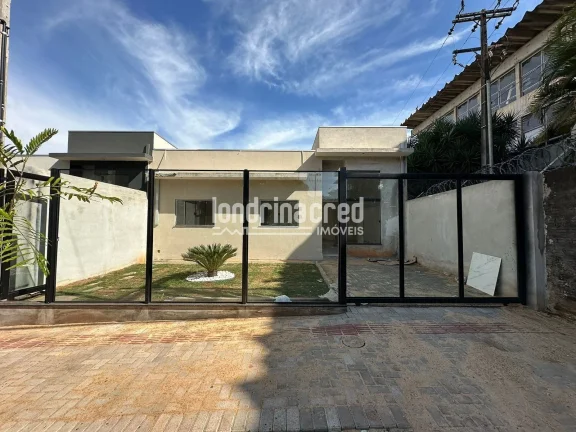 Linda casa no Jd. Antares, próxima à Av. São João, com 3 dormitórios, sendo 1 suíte, e conceito aberto entre sala e cozinha. Conforto e praticidade garantidos.
