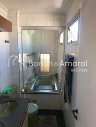 Imagem Localizado em uma das regiões mais valorizadas de Campinas, este triplex no Cambuí oferece o equil...