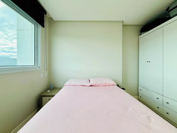 Imagem Apartamento mobiliado com 4 dormitórios sendo 2 suítes e 2 vagas de garagem em Balneário Camboriú