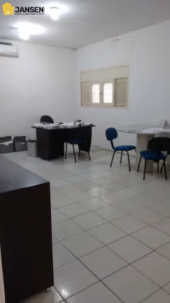Imagem CASA C/ 04 QTOS EM JAGUARIBE BOM P/ COMERCIO