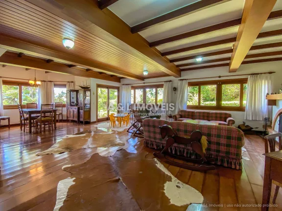 Imagem Casa à Venda em Campos do Jordão - 3 Dorm | 3.200 m² | Casa de Caseiro
