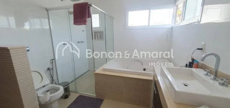 Imagem Lindo e confortável sobrado, com projeto moderno. A residência possui piso térreo com Hall de ent...