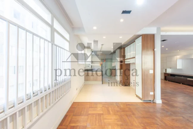 Imagem Apartamento reformado com 230m² em Higienópolis, 3 quartos (1 suíte) e 2 vagas.