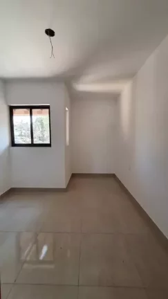 Imagem Casa duplex à venda, 3 quartos, 1 suíte, 2 vagas, Novo Centro - Santa Luzia/MG
