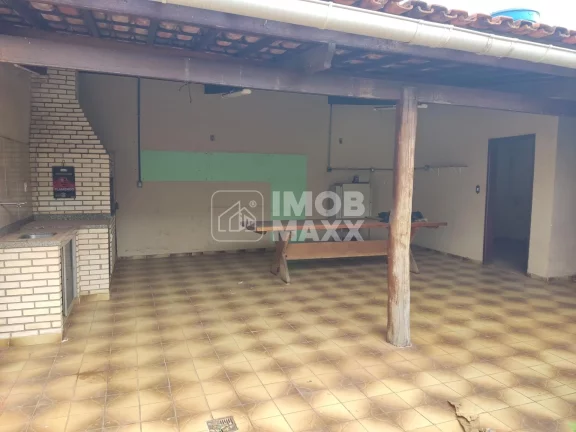 Imagem Casa à venda em Taguatinga Norte: 280m², 3 quartos, 1 suíte, 3 banheiros. Oportunidade por R$700 mil!