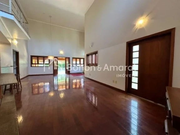 Imagem Linda casa em condomínio fechado. No piso superior há um hall, 3 quartos com varanda, sendo uma su...