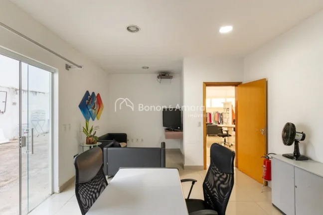 Imagem Apresentamos um galpão comercial com infraestrutura completa, ideal para empresas que buscam um esp...