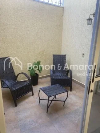 Imagem Venha conhecer seu novo lar! Uma casa cheia de charme e conforto, localizada em um dos melhores pont...