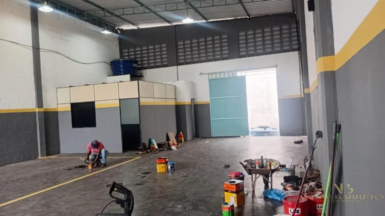 Imagem IMÓVEL COMERCIAL PRONTO PARA OPERAÇÃO | JARDIM LIMOEIRO - CAMAÇARI | 212m² | PÉ-DIREITO ELEVADO | ESTACIONAMENTO