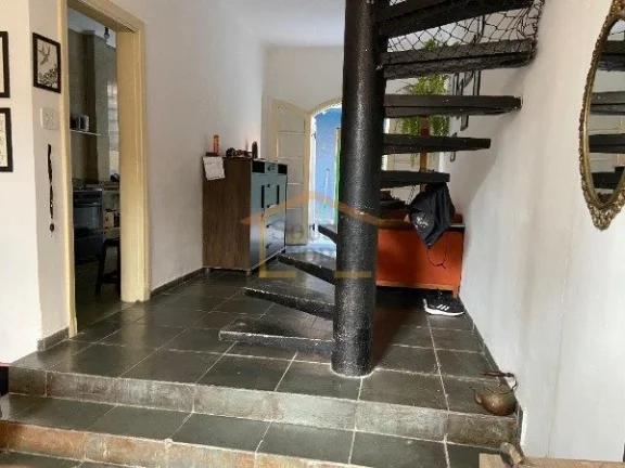 Imagem Sobardo 4 dormitórios, sendo 2 suítes, sala ampla e bem iluminada, lavabo, cozinha, quintal, sem v...