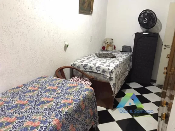 Imagem Sobrado com 157 metros, 3 dormitórios, 2 banheiros, 1 vaga com excelente localização e valor !
