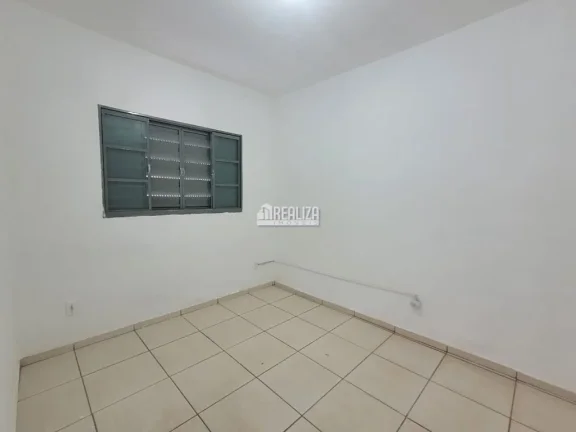 Imagem Casa à venda em Uberaba, no bairro Jardim Copacabana - 2 dormitórios, 4 garagens