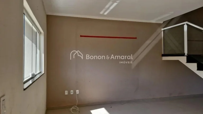 Imagem Casa à venda no Condomínio Campos do Conde em Paulínia. O piso inferior conta com sala para dois ...