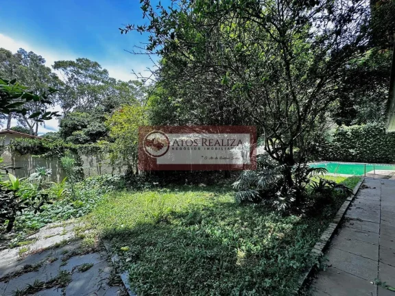 Imagem Sua Oportunidade batendo a sua Porta. Vendo casa em Interlagos 380m² com 4 quartos. VALOR VENDA: R$ 1.600.000 IPTU (anual): R$ 14.205 380 m2 útil 4 dormitórios 2 suítes 6 banheiros Sala de TV ️ Cozinha americana ️ Despensa Lavabo Lavanderia 6 vagas Churra