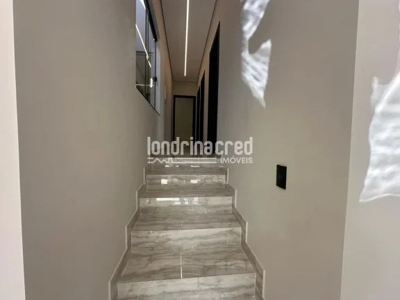 Imagem Excelente casa na Zona Sul de Londrina com 3 dormitórios, suíte, porcelanato, área gourmet com churrasqueira e duas vagas de garagem