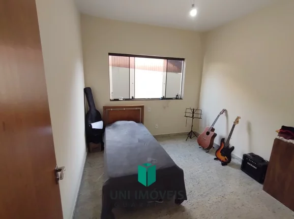 Imagem Linda e ampla casa à venda em Nova Guarapari, 10 minutos a pé da Praia de Peracanga e Bacutia.