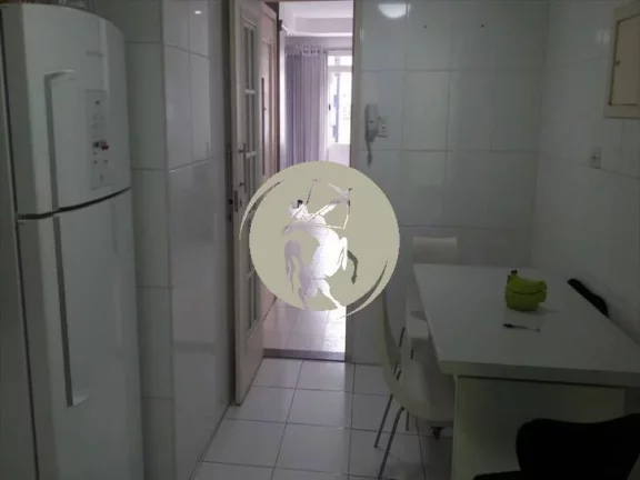 Imagem PARA INVESTIDORES! APARTAMENTO COM ELEVADOR, A 1 QUADRA DA PRAIA DO EMBARE. MUITO ABAIXO AO VALOR DE...