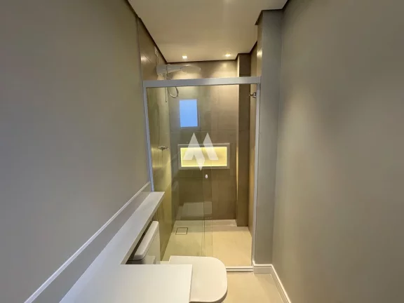 Imagem Apartamento reformado à venda com 3 suítes, na quadra da praia no bairro do Gonzaga em Santos/SP