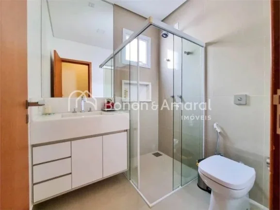 Imagem Excelente casa com 251m² de construção. Possui 4 vagas na garagem, Ao entrar nesta casa dos sonho...