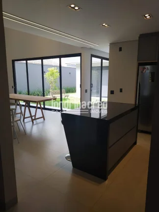 Imagem Casa com conceito moderno, ótima localização, possuindo 03 quartos, sendo 01 suíte, 2 banheiros, sala, cozinha, 4 vagas de garagem, Monte Belo, Londrina.