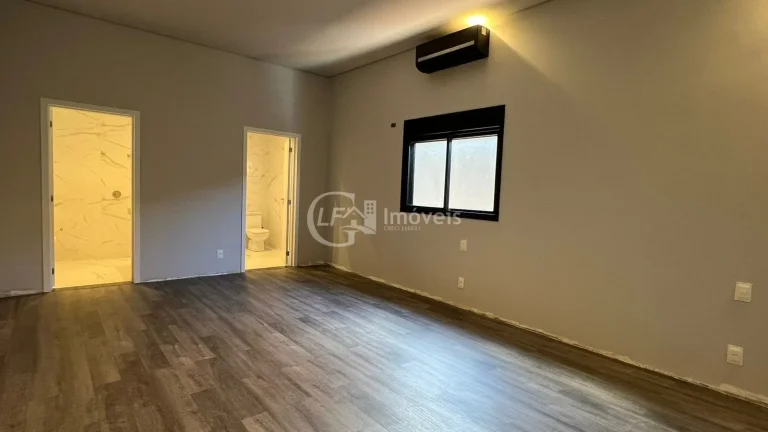 Imagem Imperdível oportunidade! Casa à venda em Alphaville Campo Grande-MS com 3 quartos, 3 suítes, 3 salas e 330m². Confira!