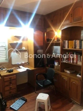 Imagem Localizado em uma das regiões mais valorizadas de Campinas, este triplex no Cambuí oferece o equil...