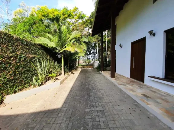 Imagem Casa de alto padrão mobiliada com 3 dormitórios sendo 1 suíte e 5 vagas de garagem em Penha