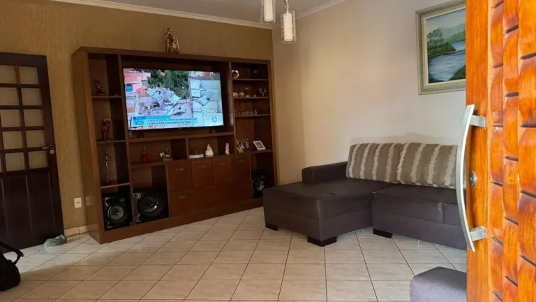 Imagem Sobrado com 4 dormitórios à venda, 350 m² por R$ 870.000,00 - Parque São Cristóvão - Taubaté/SP
