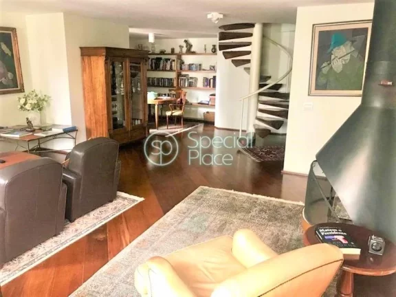 Imagem Apartamento Duplex Primeiro Piso - Amplo living com lareira e terraço, sala de jantar, sala de tv, ...