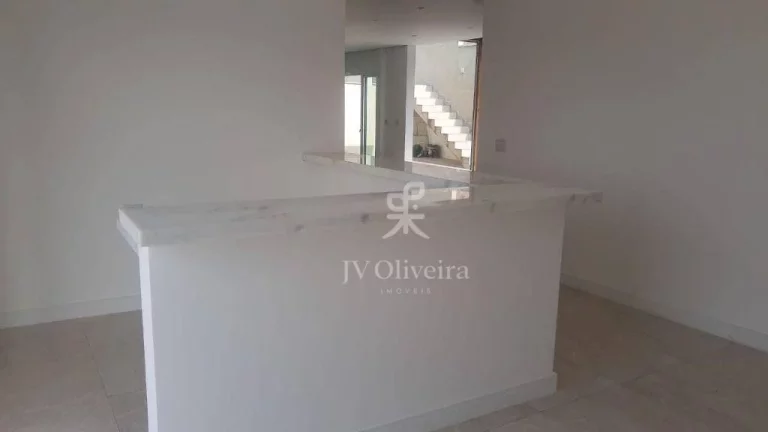 Imagem Casa em condomínio à venda, 300 m², 3 suítes, 4 banheiros, 4 vagas - Jardim Caiapia - Cotia/SP