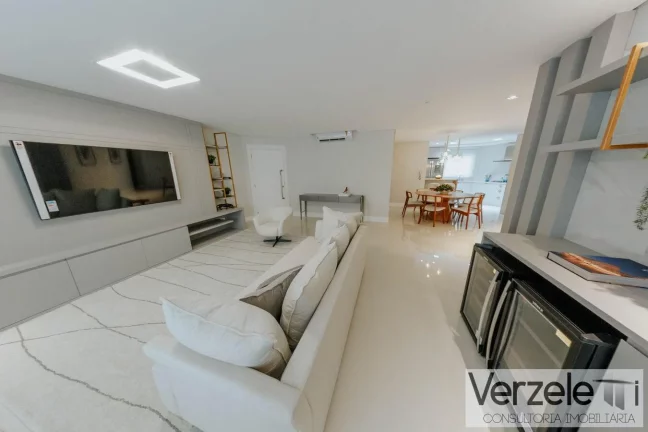 Imagem Apartamento Quadra Mar para Venda em Balneário Camboriú / SC no bairro Pioneiros