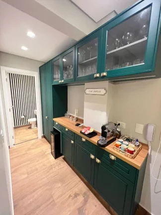 Imagem Cobertura Duplex, 10º Andar, 253,03m², 3 suítes, e 4 vagas de garagem. Piso inferior composto por...