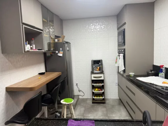 Imagem 🏡 Casa Triplex com Terraço Gourmet no Bairro Árvoredo  Segunda Seção


Para você que ...