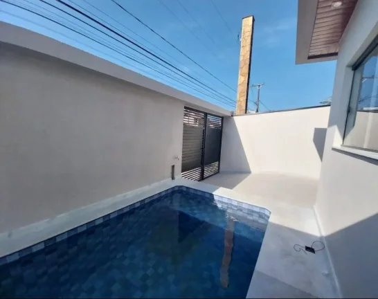 Casa Nova com fino acabamento com armários!!!