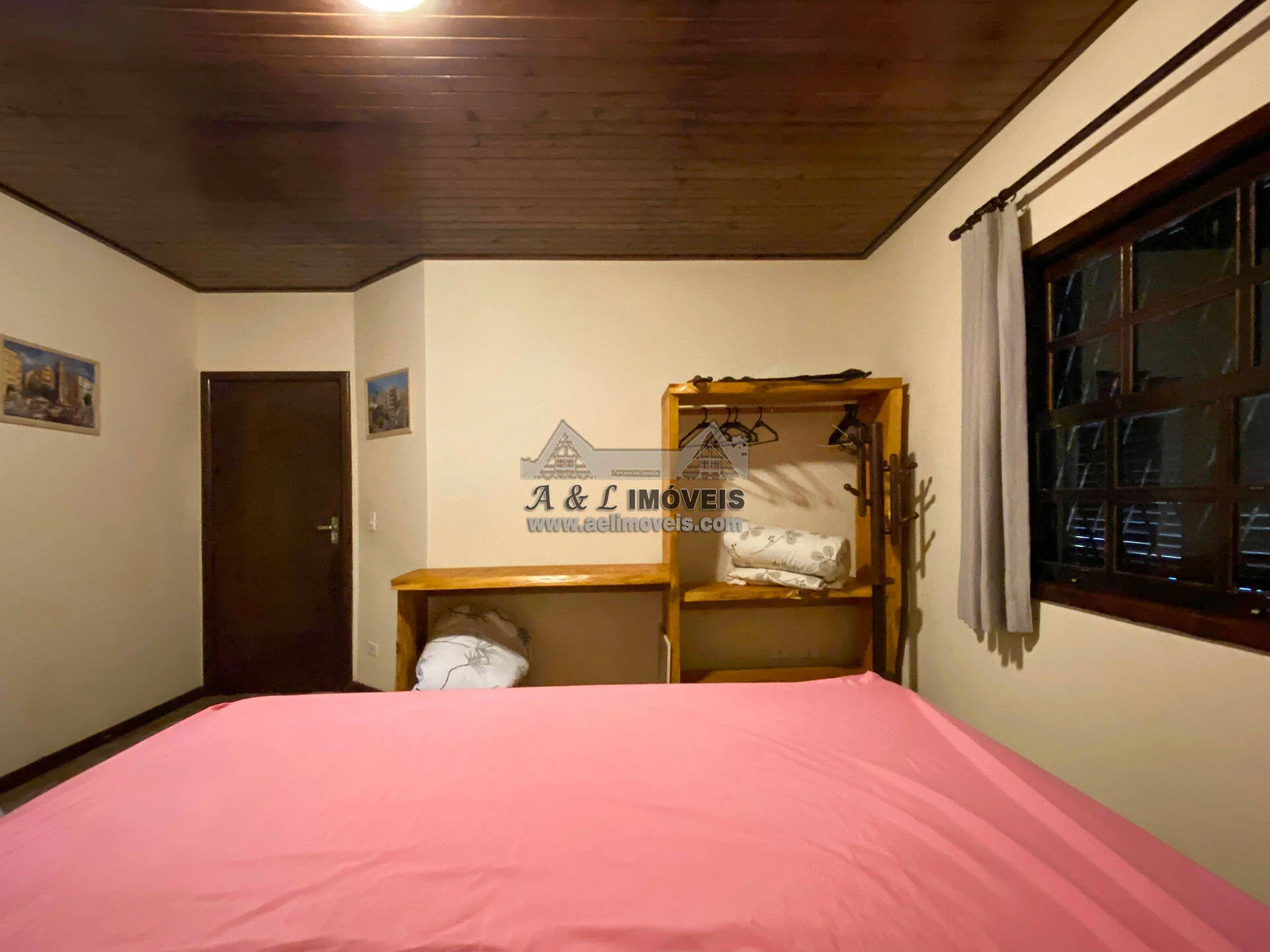 Imagem Casa à venda em Campos do Jordão - Belo imóvel com 3 dormitórios