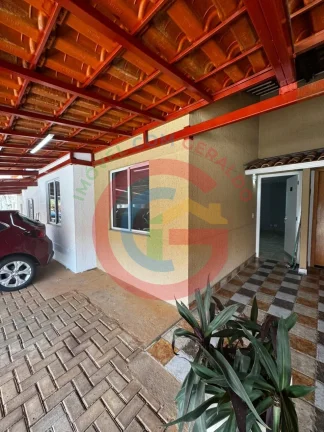 Imagem Casa térrea em condomínio. 2 quartos com 2 vagas.