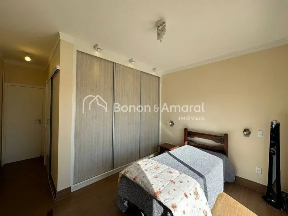 Imagem Linda casa com living para 3 ambientes integrados com a área gourmet e piscina, cozinha e lavanderi...